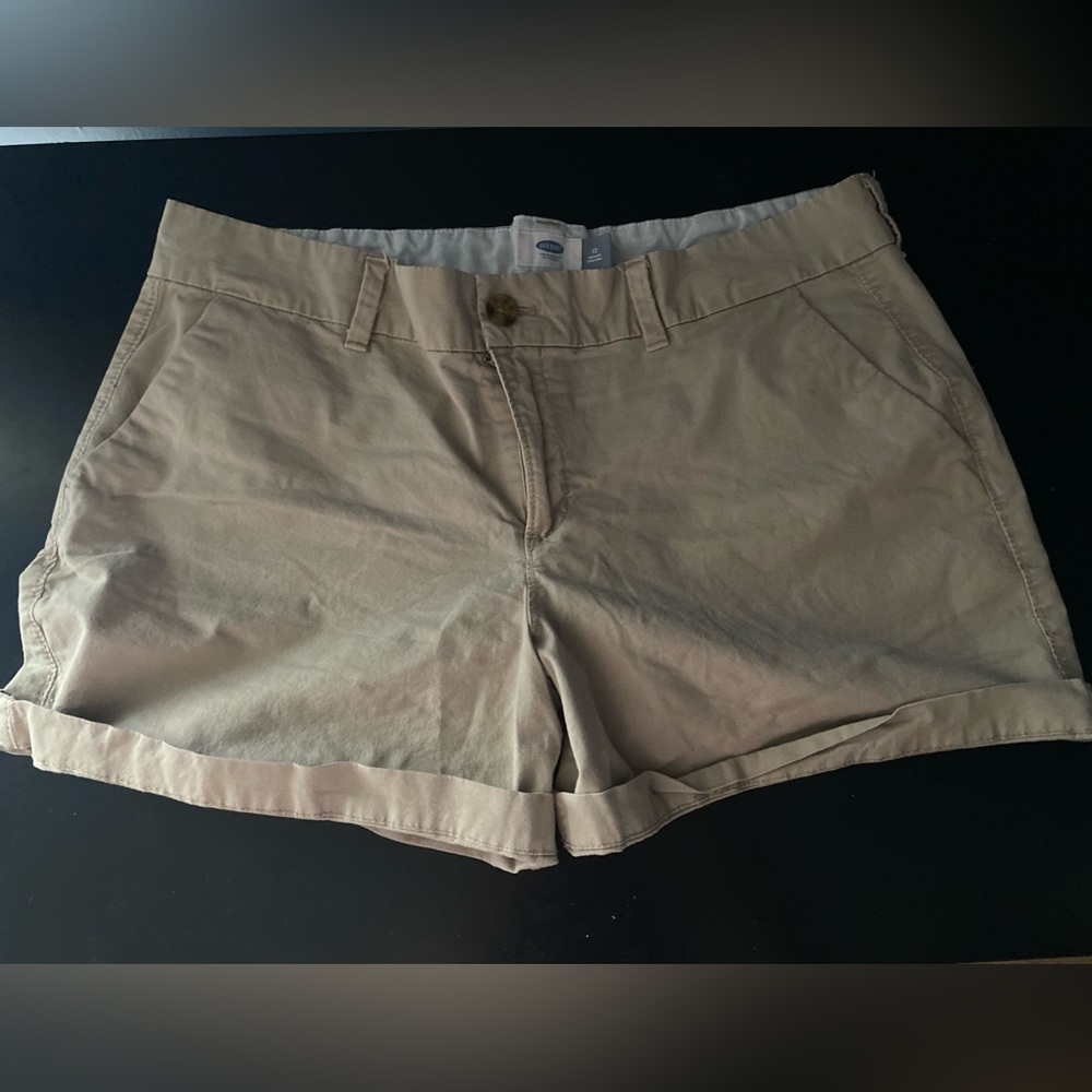Old navy tan basic khaki shorts